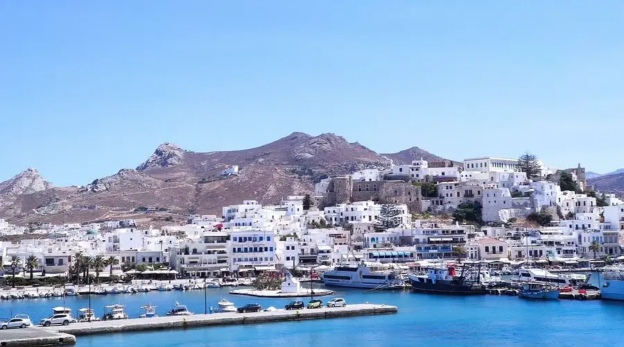 Ακτοπλοϊκός προορισμός Νάξος