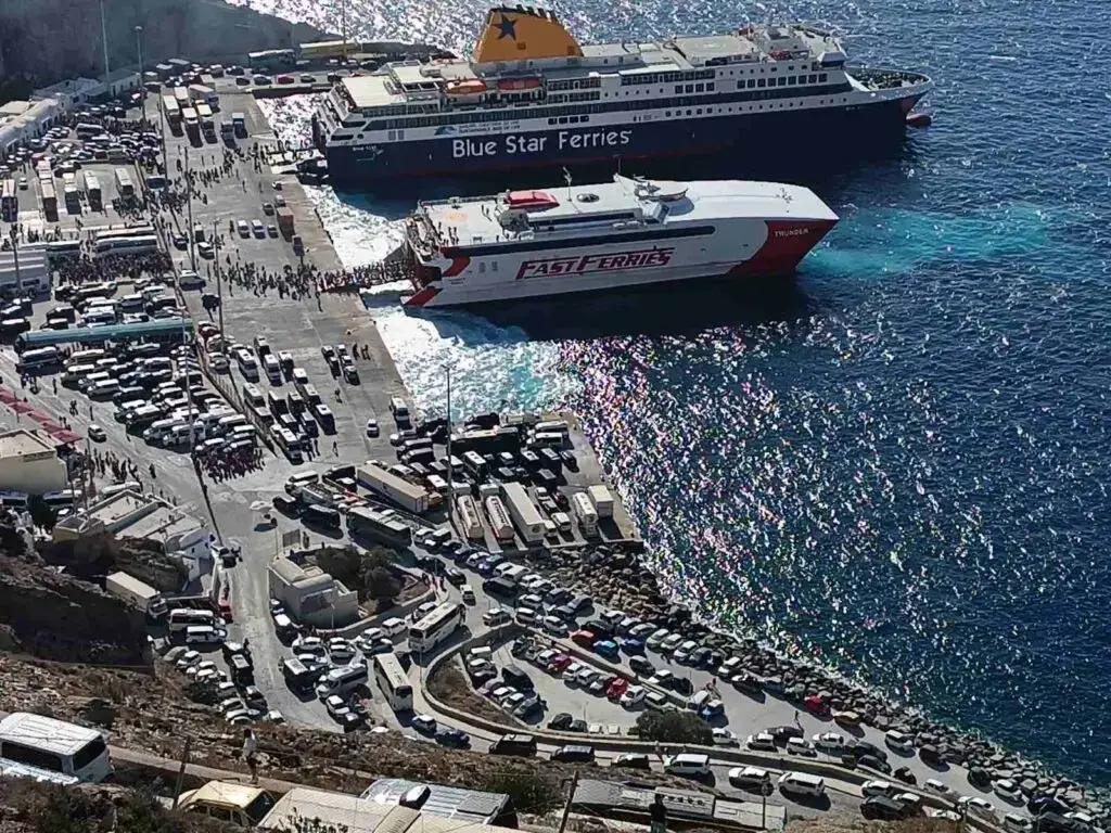 Ακτοπλοϊκός προορισμός Σαντορίνη