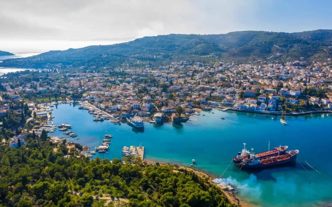 Ακτοπλοϊκός προορισμός Σπέτσες